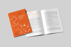 Dvi knygos: viena atversta, kita užversta matosi knygos viršelis