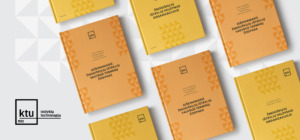 Keletas kietais viršeliais knygų su geltonais ir oranžiniais viršeliais, išdėstytų įstrižai šviesiai pilkame fone su subtiliu trikampių raštu. Ant viršelių viršuje matomas nedidelis kvadratinis „ktu“ logotipas, o kraštus puošia geometriniai trikampių motyvai. Įskaitomas tekstas ant oranžinių knygų: Violeta Šilingienė Lina Girauskienė Dalia Strukaitė Asta Savanevičienė AIŠKINAMASIS ŽMOGIŠKŲJŲ IŠTEKLIŲ VADYBOS TERMINŲ ŽODYNAS Įskaitomas tekstas ant geltonų knygų: ŽMOGIŠKŲJŲ IŠTEKLIŲ VALDYMAS ORGANIZACIJOJE Vadovėlis