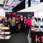 KTU atstovai kartu su leidyklos „Technologija“ komanda KTU atstovai kartu su leidyklos „Technologija“ komanda Vilniaus knygų mugėje